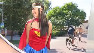 Amateur Wonder Woman flashes everyone